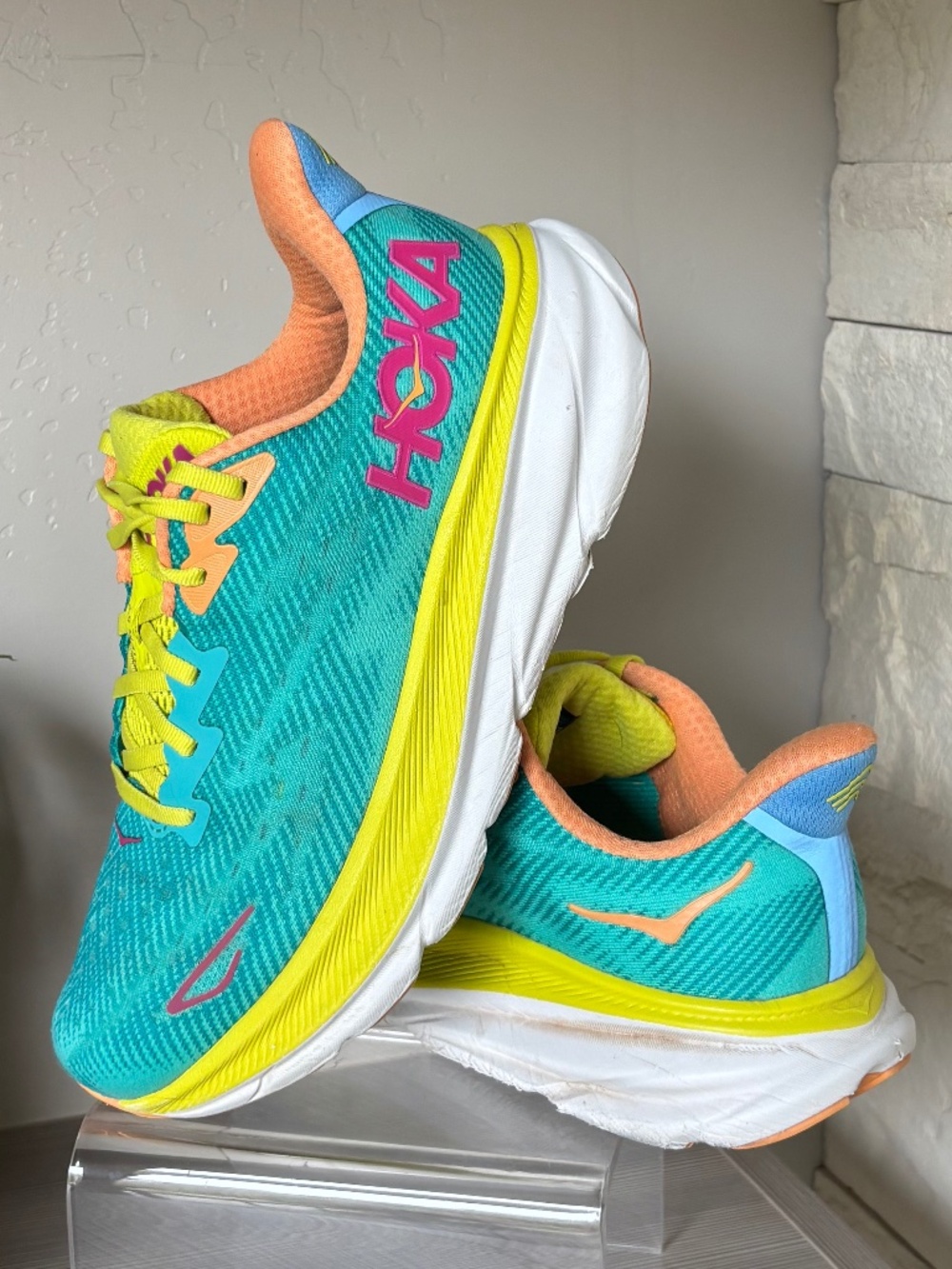 Hoka Clifton 9 Woman's Running Shoe Size 9